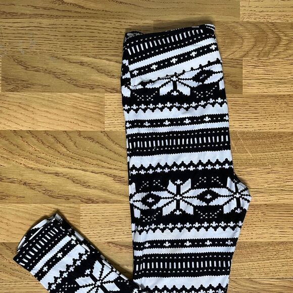 Cute Christmas/Winter Themed Leggings - Picture 2 of 6